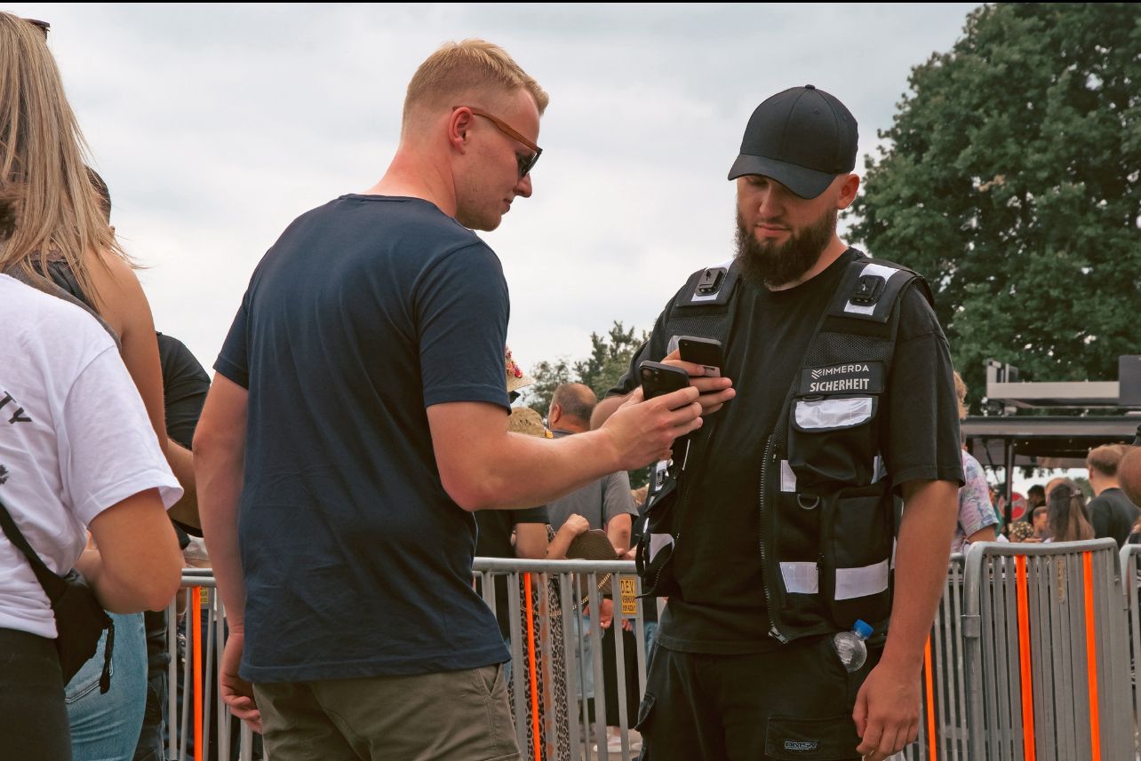Security Wellenbrecher Bühne